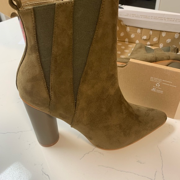 Brand new , never worn boots . Dont wear heels due to back issue . - Picture 5 of 5